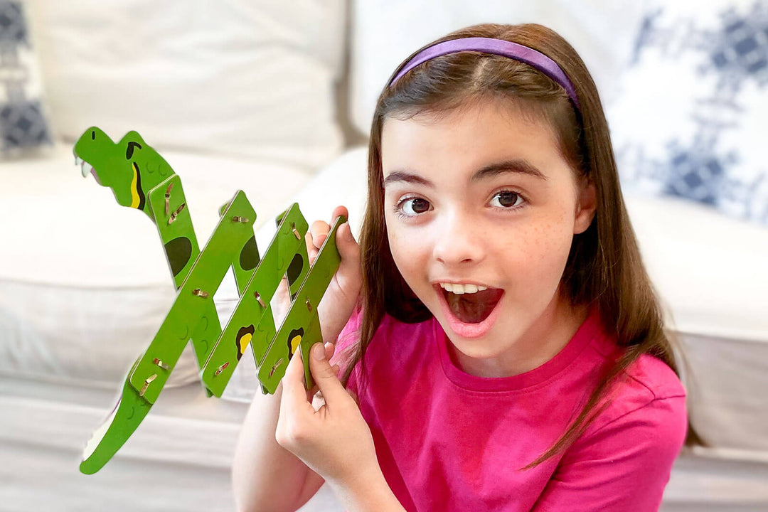 Womple Studios Brazil WompleBox anaconda craft with girl